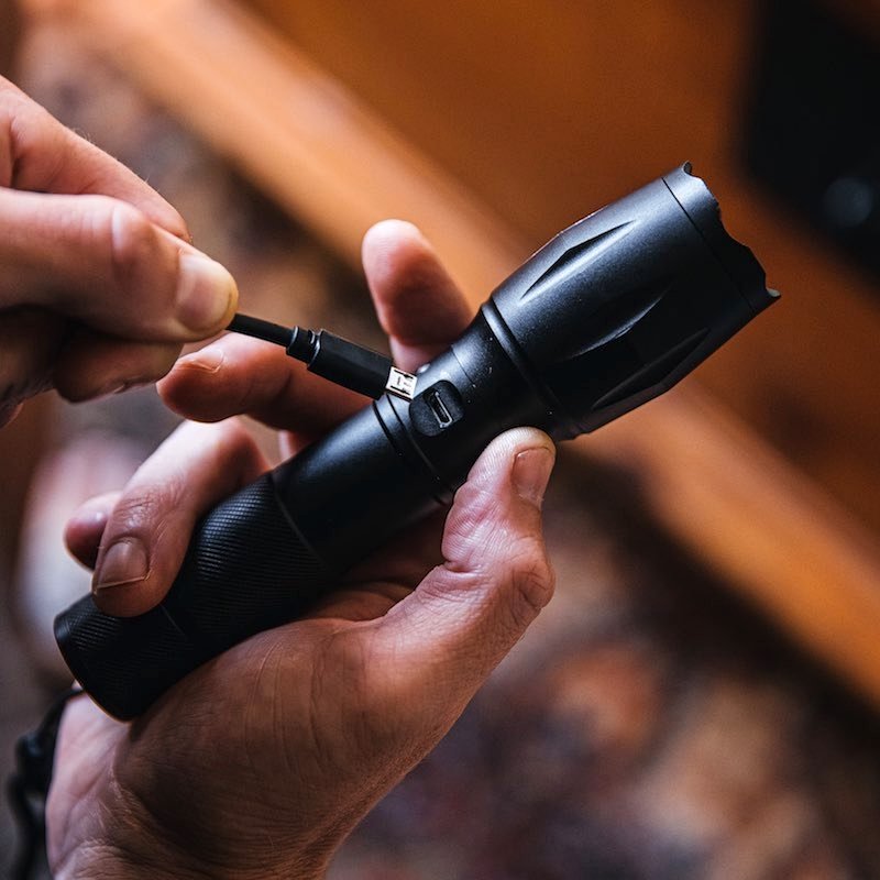 LED-Taschenlampe - Wiederaufladbar (USB)