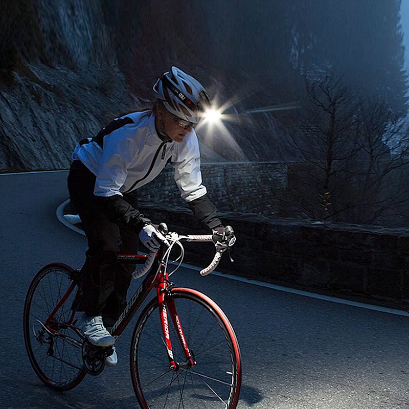 Wiederaufladbarer Scheinwerfer mit LED